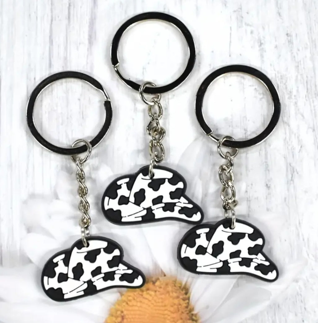 Cow print cowboy hat keyring - 1 pc