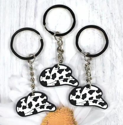 Cow print cowboy hat keyring - 1 pc